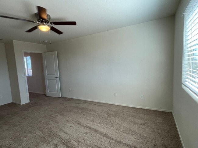 Building Photo - Spacious New-Build Family Home!