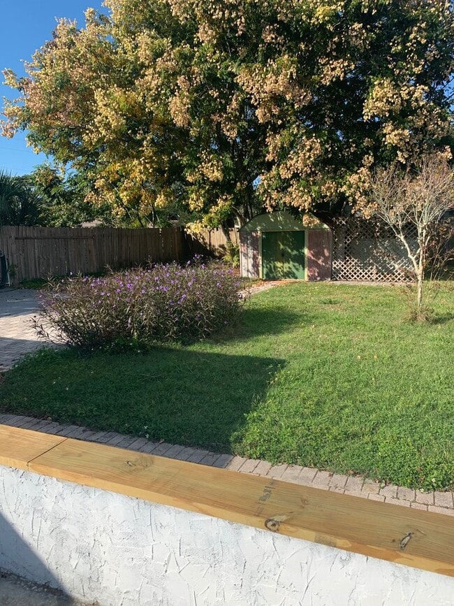 Building Photo - 3 bedroom 1 bath recently refurbished  with large fenced backyard ,close to shopping and the beach