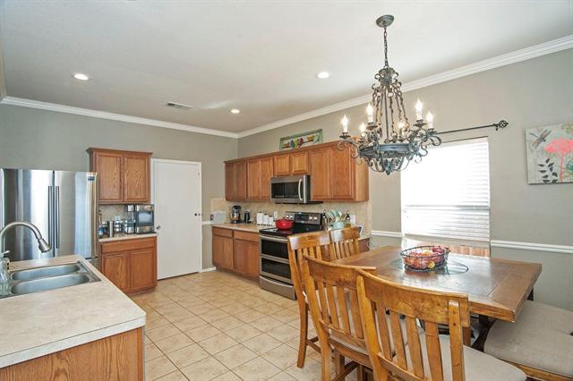 Building Photo - 2041 Helmoken Falls Dr