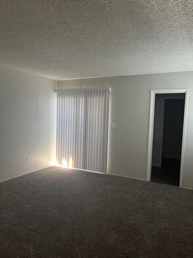 Building Photo - DC817