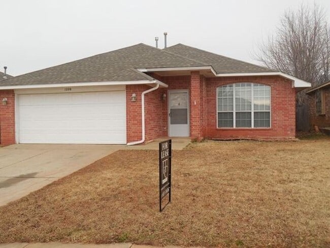 Building Photo - 4 Bedroom home