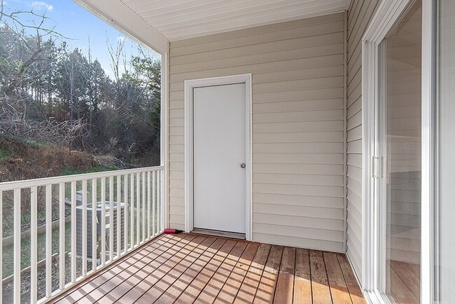 Building Photo - 3 Bed, 2.5 Bath Townhome in the heart of D...