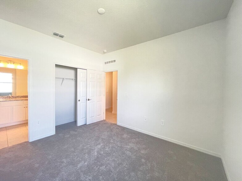 Building Photo - 4070 Heath Pl
