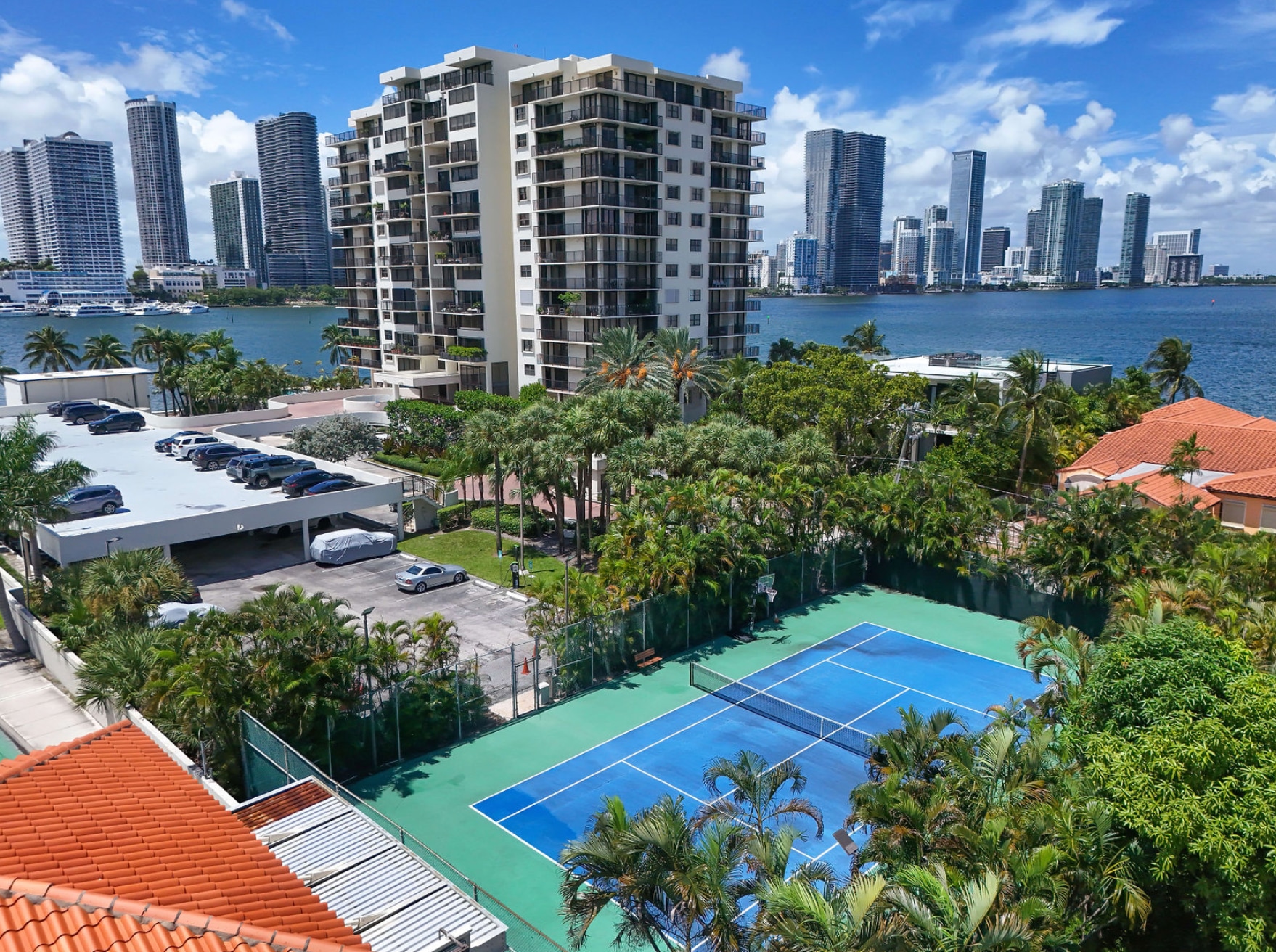 Building Photo - 801 N Venetian Dr