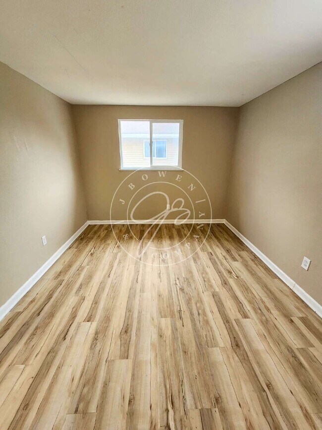 Building Photo - Updated 4-Bedroom Home with 1.5 Baths – Minutes from Oregon