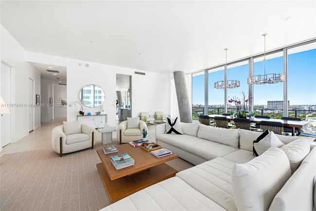 Building Photo - 2669 S Bayshore Dr