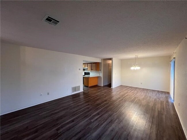 Building Photo - 323 S 11th Pl