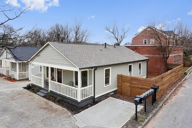 Building Photo - 87 Chester Ave SE