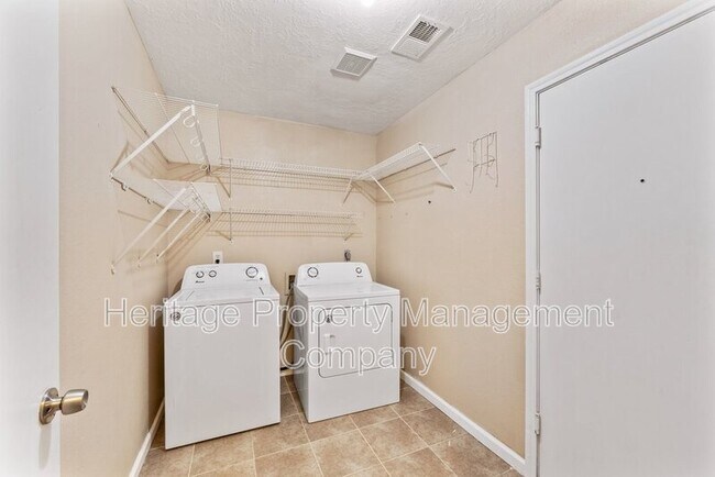 Building Photo - 13115 Almond Bend Dr