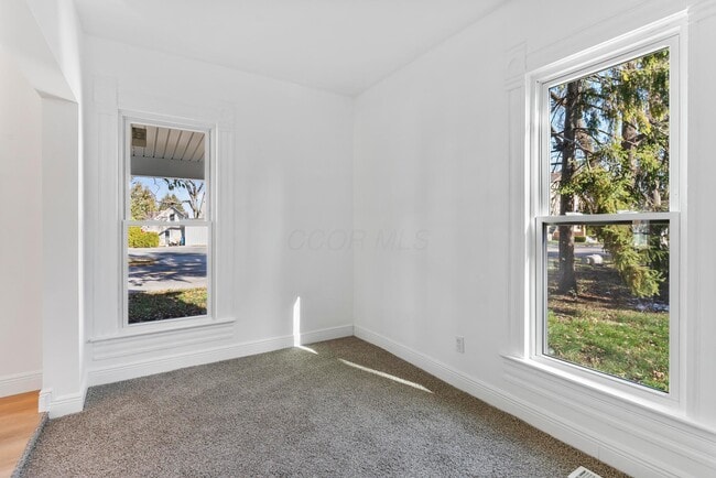 Building Photo - 89 Maple St