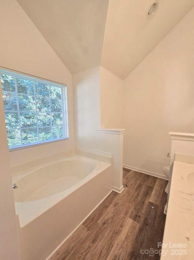 Building Photo - 4021 Fifendrum Ln