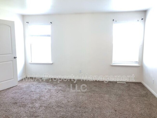 Building Photo - 2574 Robin Rd