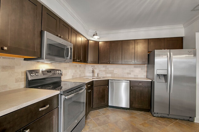 Building Photo - 1002 Castilian Ct