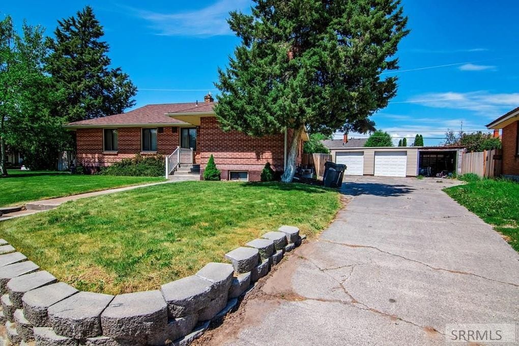 Building Photo - 680 Lincoln Dr