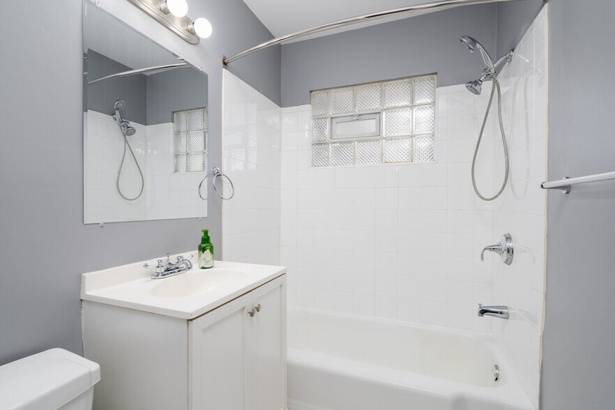 Bathroom - 5312 Hiawatha Ln