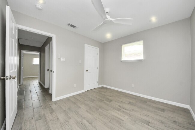 Building Photo - 5435 Pardee St