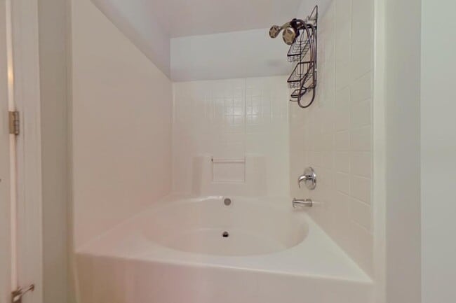 Building Photo - 3926 Fountain Village Cir