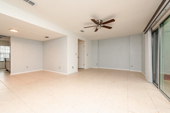 Building Photo - 9 Oakwood Park