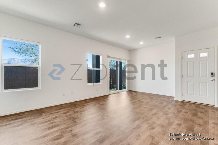 Building Photo - 4118 Lunar Cyn Ave