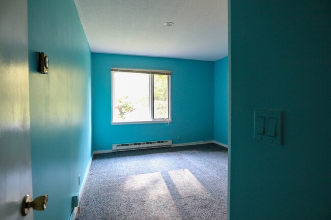 Building Photo - 111 Brook Hollow
