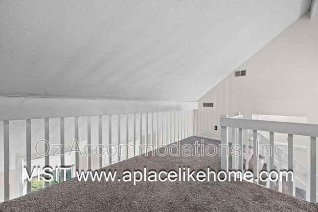 Building Photo - 530 SE Hampton St