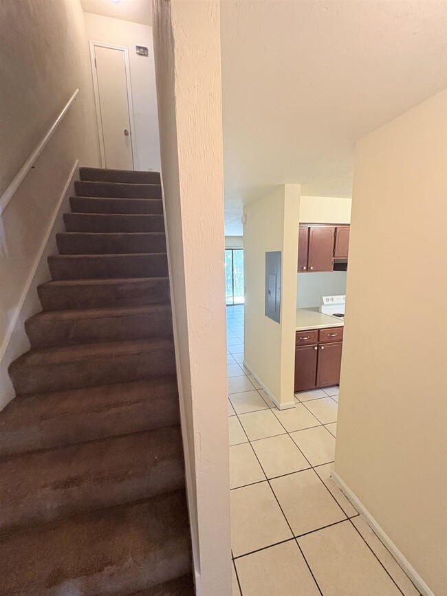 Building Photo - 1858 Sylvan Ct