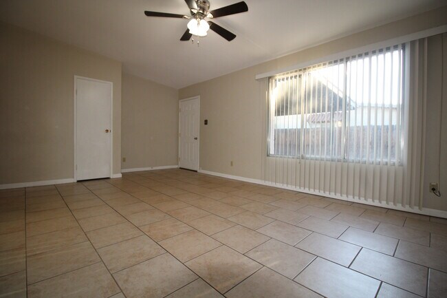 Entry - Living Room - 1110 E Broadmor Dr