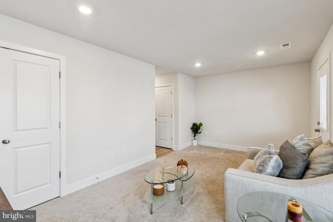 Building Photo - 10939 Drummond Pl