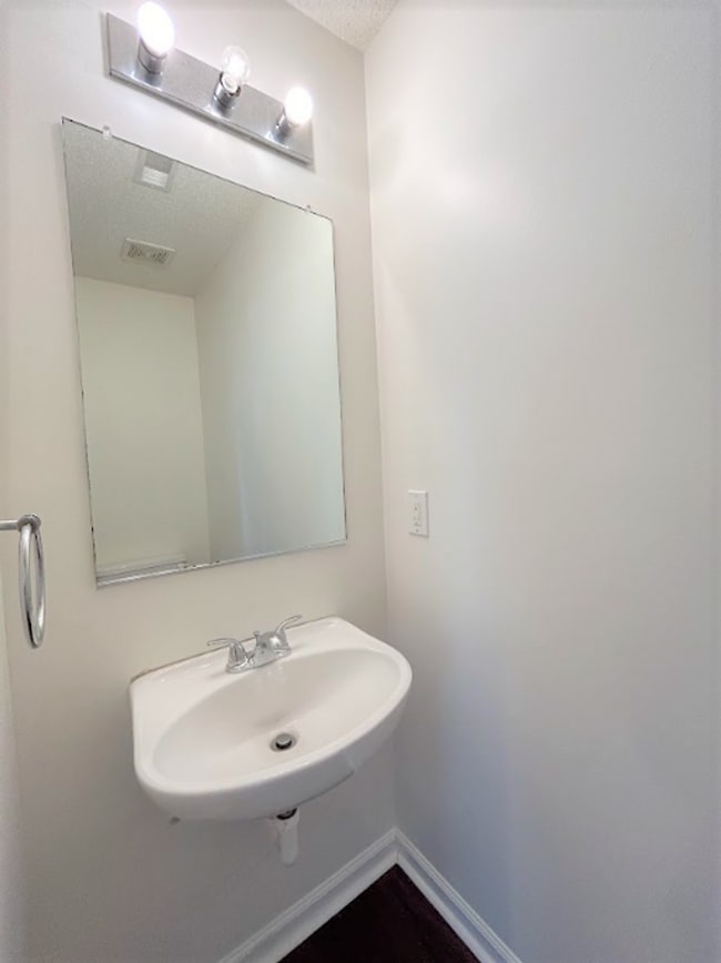 Building Photo - 109 Kensel Ct