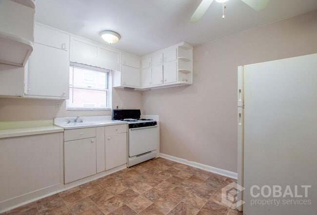 Primary Photo - 944 St Charles Ave NE