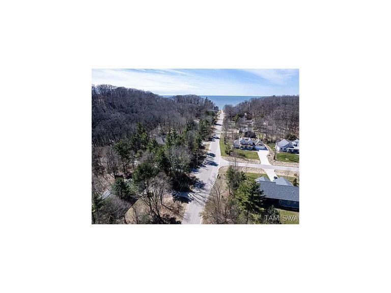 Street to Beach - 17756 Brucker St