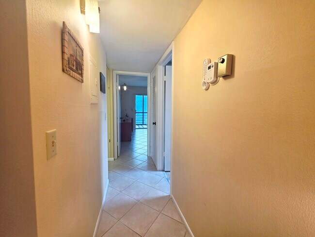 Building Photo - 719 Flanders Dr