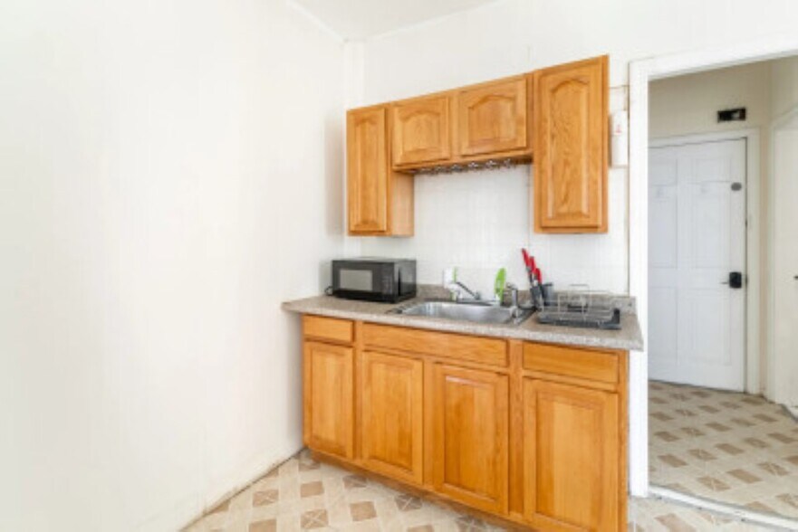 Primary Photo - 20 Howell St