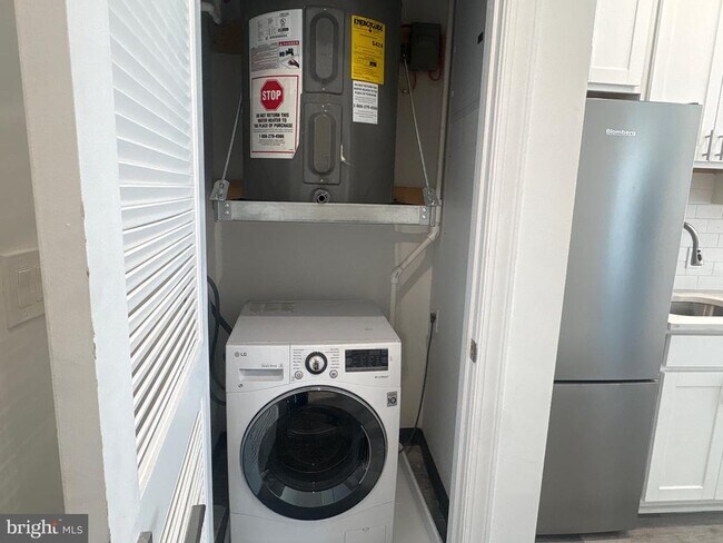 Building Photo - 818 Bladensburg Rd NE