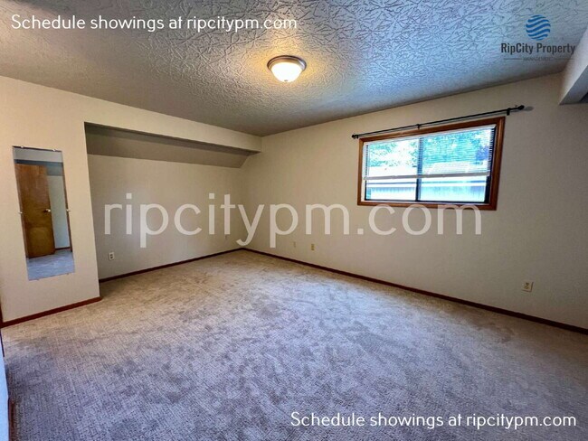 Building Photo - 13241 SW 64th Ave