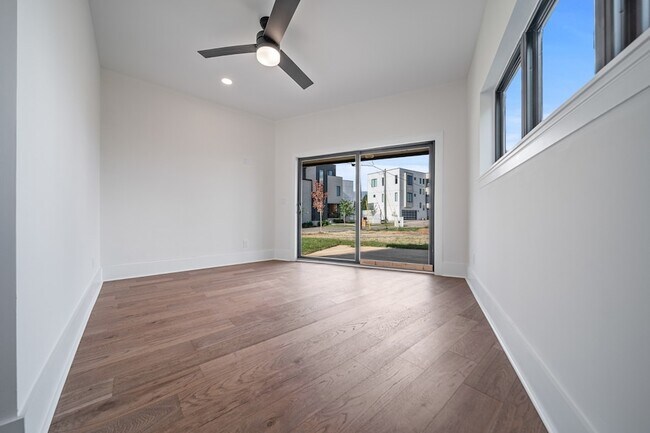 Building Photo - 6011 Hill Cir Dr