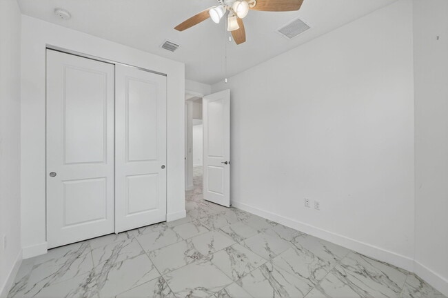 Building Photo - 11650 SW Moon River Way