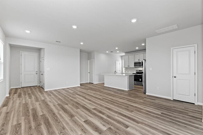 Building Photo - 100 Elm Br Trl