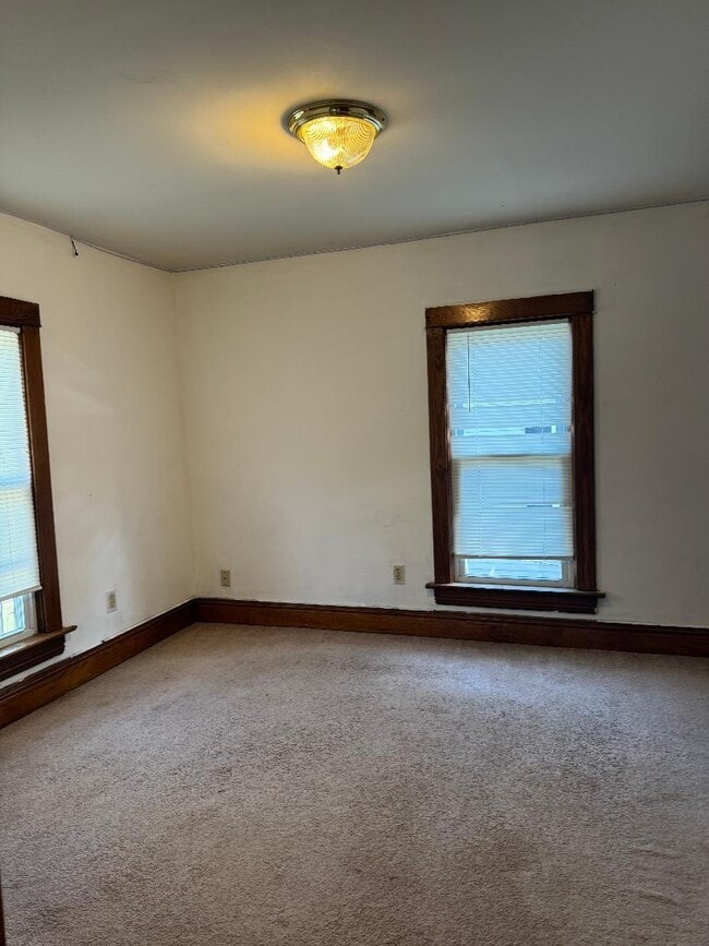 Building Photo - 743 S Wildwood Ave
