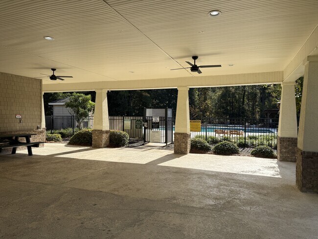 Building Photo - 600 Trellis Square