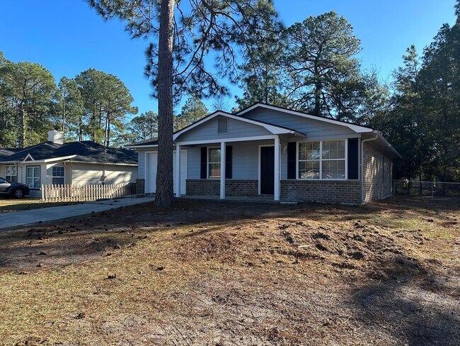 Building Photo - MOVE IN SPECIAL: $500 OFF 1ST MONTH'S RENT!**