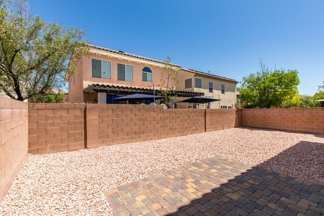 Building Photo - Spacious & Beautiful 3-Bedroom Home in Gat...