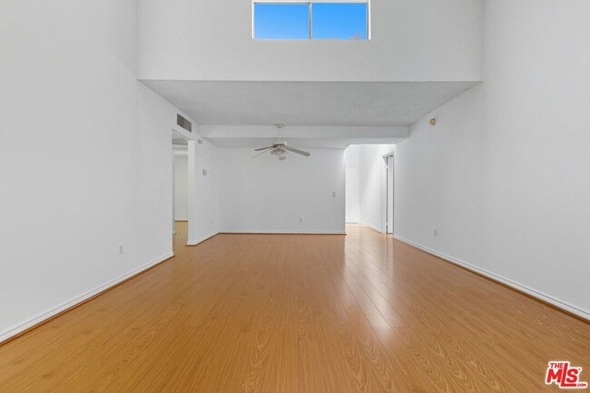 Building Photo - 18350 Hatteras St