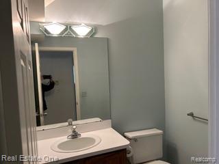 Building Photo - 41719 Sleepy Hollow Dr