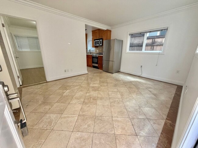 Building Photo - Beachside Living Just One Block from the Sand – Updated 1BD with Garage Parking