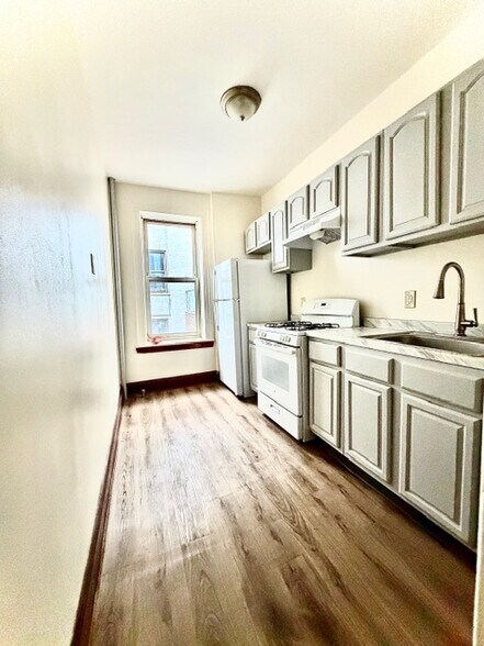 Building Photo - 292 Rogers Ave