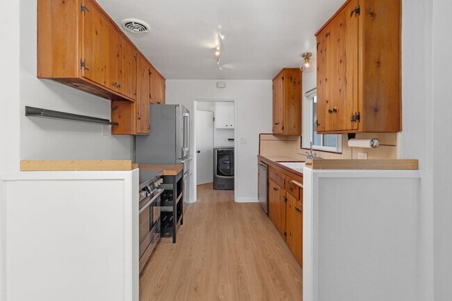 Building Photo - Beautiful 3BR Home with Solar, A/C, and Spacious Yard in San Diego