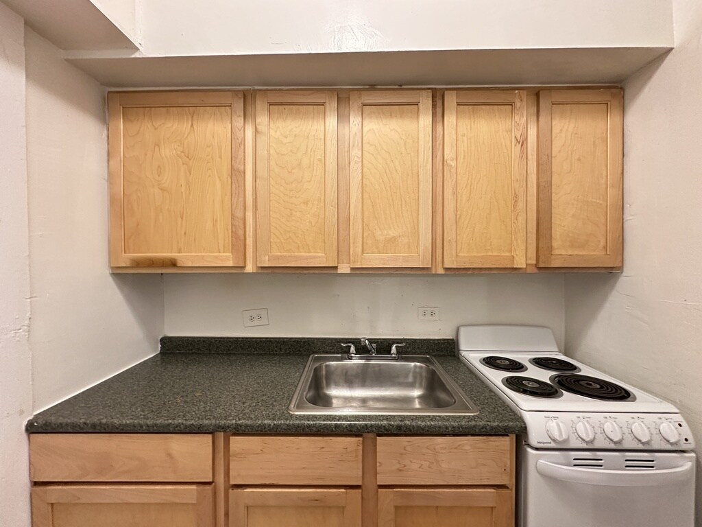Building Photo - 562 W Arlington Pl