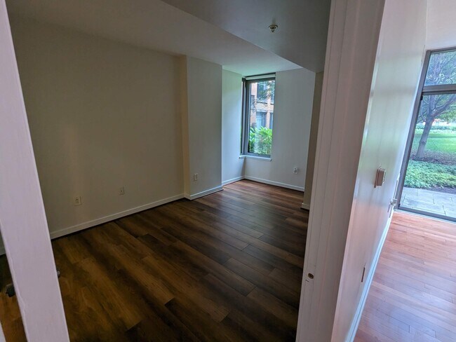 Building Photo - 475 K St NW