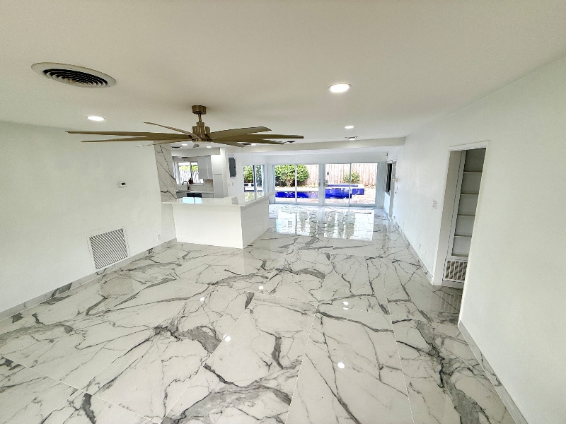 Building Photo - 2685 SE 5th St